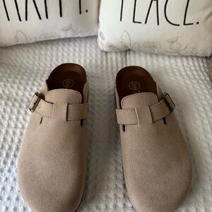 White Mountain Tan Suede Mules